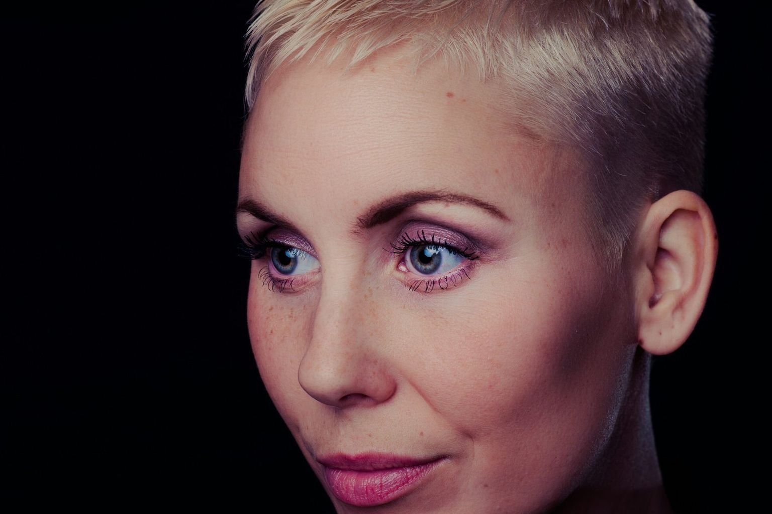 Short blonde crop with a soft textured top and close-cut sides