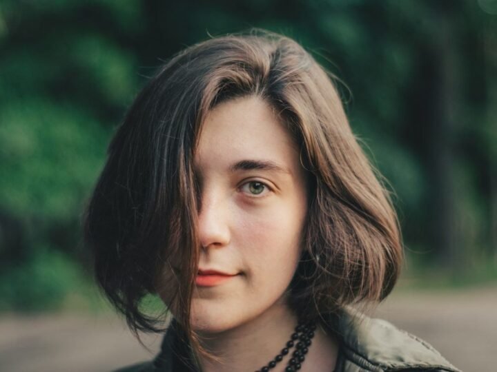 Woman with shoulder-length fine hair and soft natural movement