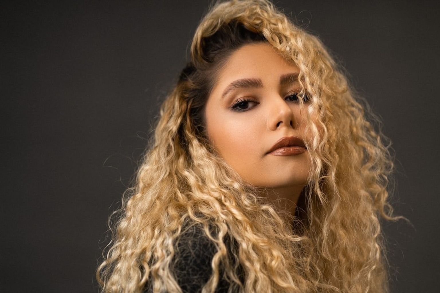 Soft modern crimped hair texture with natural movement and a relaxed finish