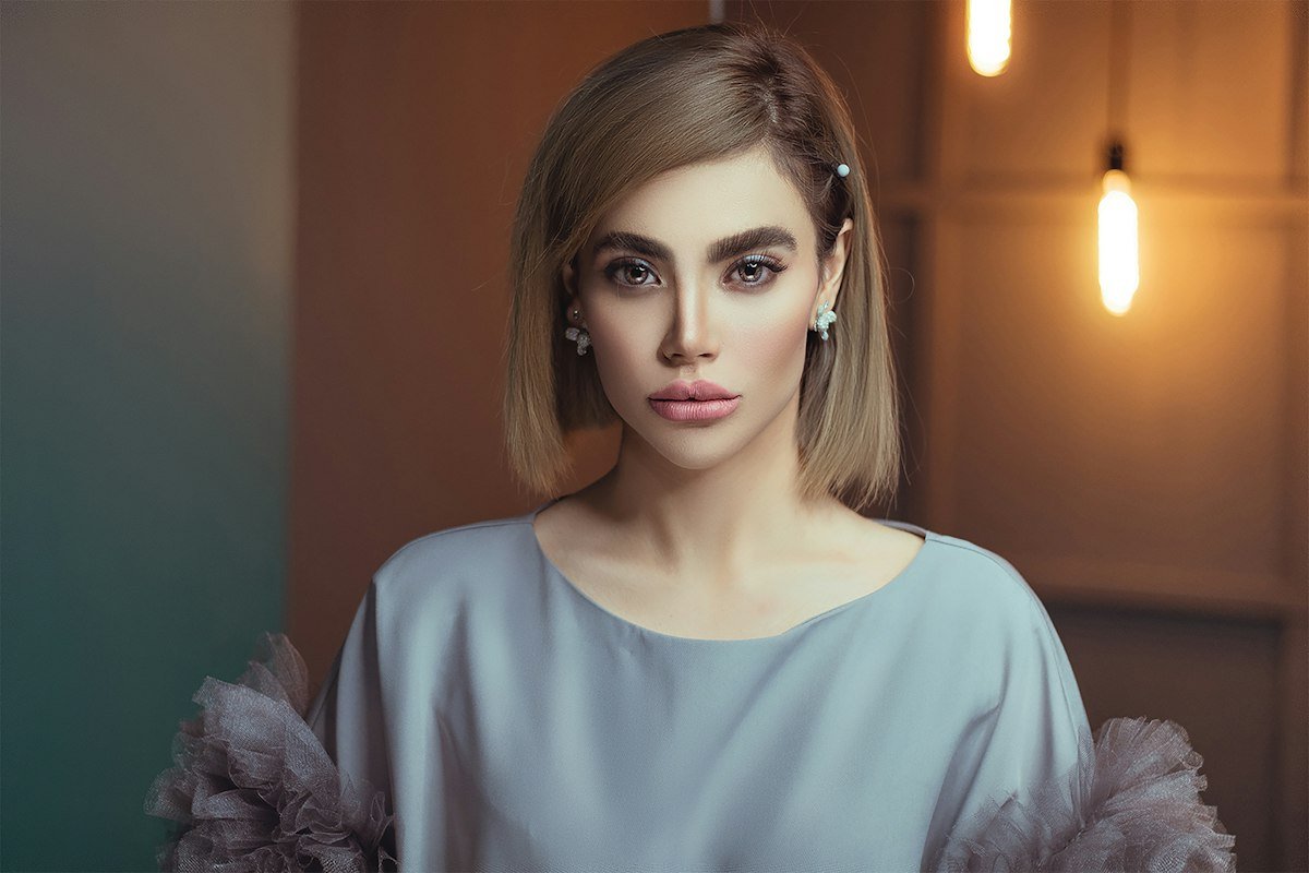Woman with a short textured haircut showing piecey movement through the crown