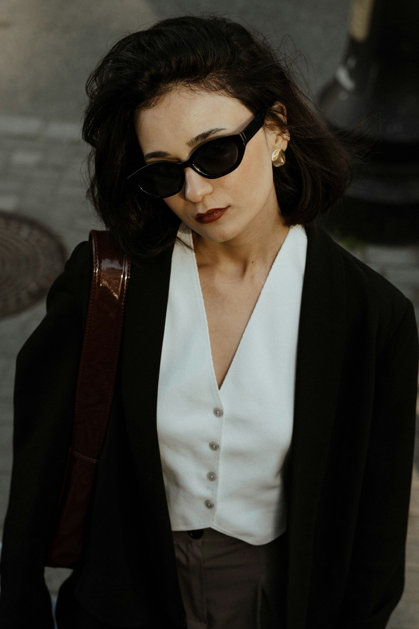 Woman with short hair showing face-framing movement and a soft layered outline