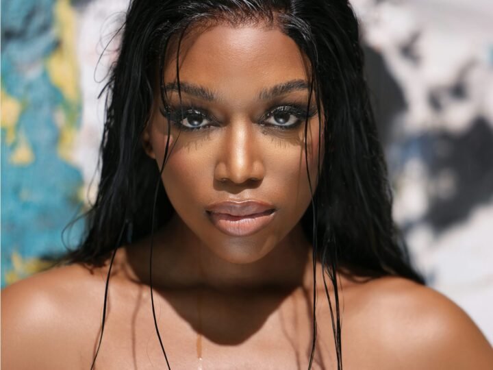 Woman with glossy hair and visible natural texture